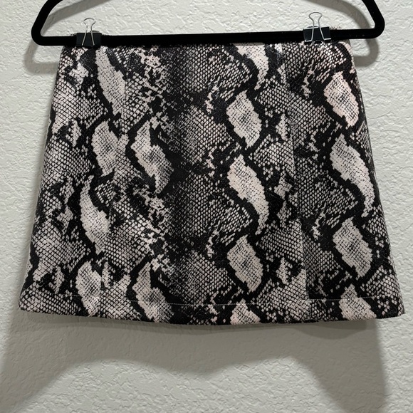 Urban Outfitters Women Faux Snake Print Mini Skirt - Picture 10 of 10